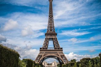 Fire breaks out at Eiffel Tower in Paris, 1200 visitors evacuated