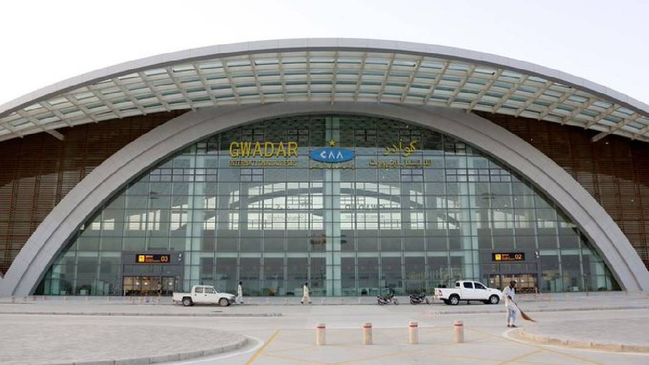 Pakistan airports experience severe disruptions, several flights cancelled Pakistan airports experience severe disruptions, several flights cancelled