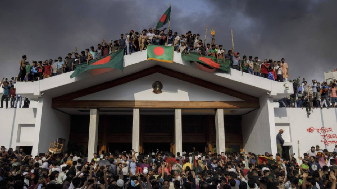 ISI chief in Bangladesh to set up intel sharing network, India on agenda: Report ISI chief in Bangladesh to set up intel sharing network, India on agenda: Report