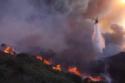 US: Thousands flee as wildfires ravage Los Angeles, worse yet to come