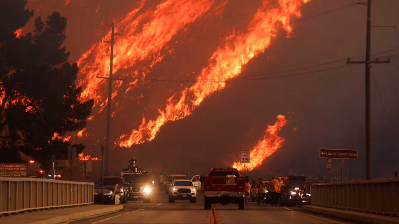 New wildfire imperils homes in Los Angeles, 20,000 ordered to evacuate New wildfire imperils homes in Los Angeles, 20,000 ordered to evacuate