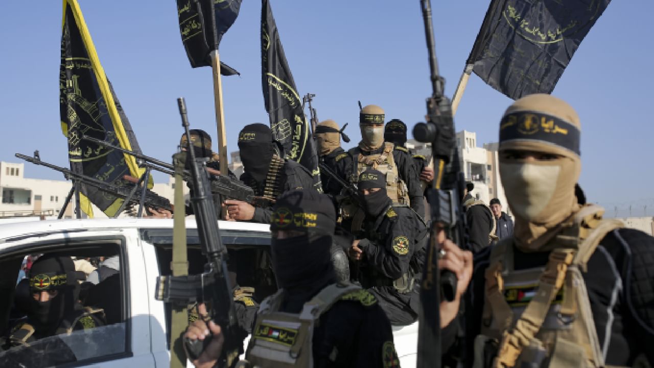 Hamas operatives advised not to use cellphones as Israeli forces prepare to resume Gaza offensive Hamas operatives advised not to use cellphones as Israeli forces prepare to resume Gaza offensive