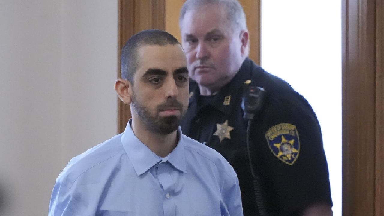 Hadi Matar, the man who attacked Salman Rushdie held guilty of attempted murder in US Hadi Matar, the man who attacked Salman Rushdie held guilty of attempted murder in US