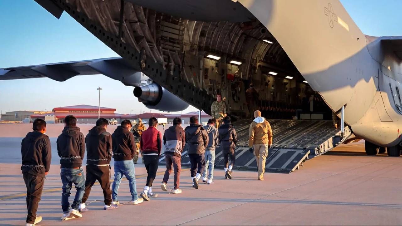 First military flight lands in Guantanamo Bay with migrants deported from the US First military flight lands in Guantanamo Bay with migrants deported from the US