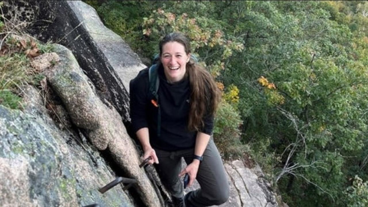 Who was Captain Rebecca M Lobach? The pilot of the Black Hawk chopper which collided with American Airlines Who was Captain Rebecca M Lobach? The pilot of the Black Hawk chopper which collided with American Airlines
