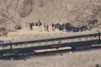 Pakistan train siege ends with 21 passengers, 4 soldiers dead; all millitants eliminated