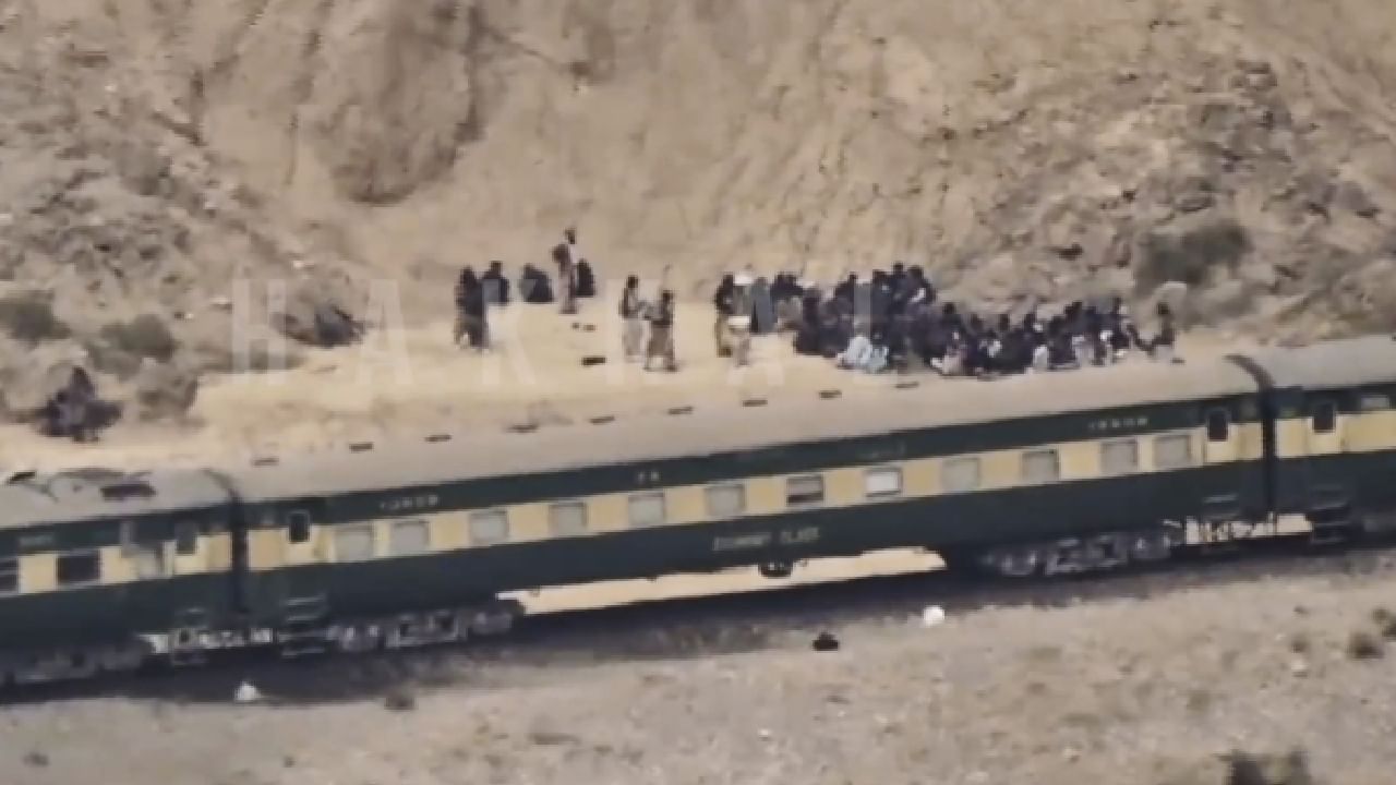 Pakistan train siege ends with 21 passengers, 4 soldiers dead; all millitants eliminated Pakistan train siege ends with 21 passengers, 4 soldiers dead; all millitants eliminated