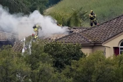Small plane crashes into Simi Valley neighbourhood in Southern California, 1 dead