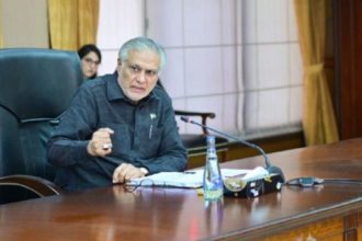 Pak FM misquotes fake article to claim advantage over India in senate, fact-checked by local media