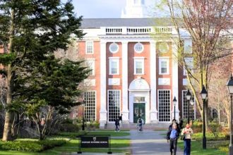 US: Trump administration bars Harvard University from enrolling international students