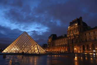 Louvre Museum shuts doors for tourists after strike over staff shortage