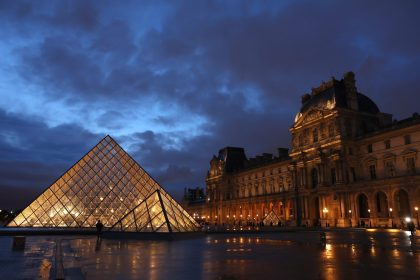 Louvre Museum shuts doors for tourists after strike over staff shortage