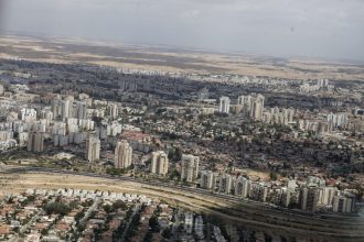 Israel’s emergency services say 4 people killed in Iran’s strike in Beersheba