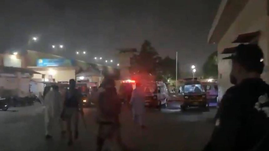 Over 100 inmates flee after jail breach in Karachi amid quake evacuation