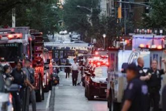 4 dead in Midtown Manhattan shooting, including NYPD officer and gunman