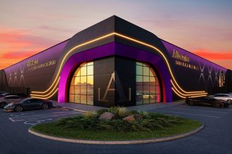 Albatross opens in Edison as world’s largest indoor mini golf and luxury bowling destination