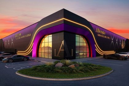 Albatross opens in Edison as world’s largest indoor mini golf and luxury bowling destination
