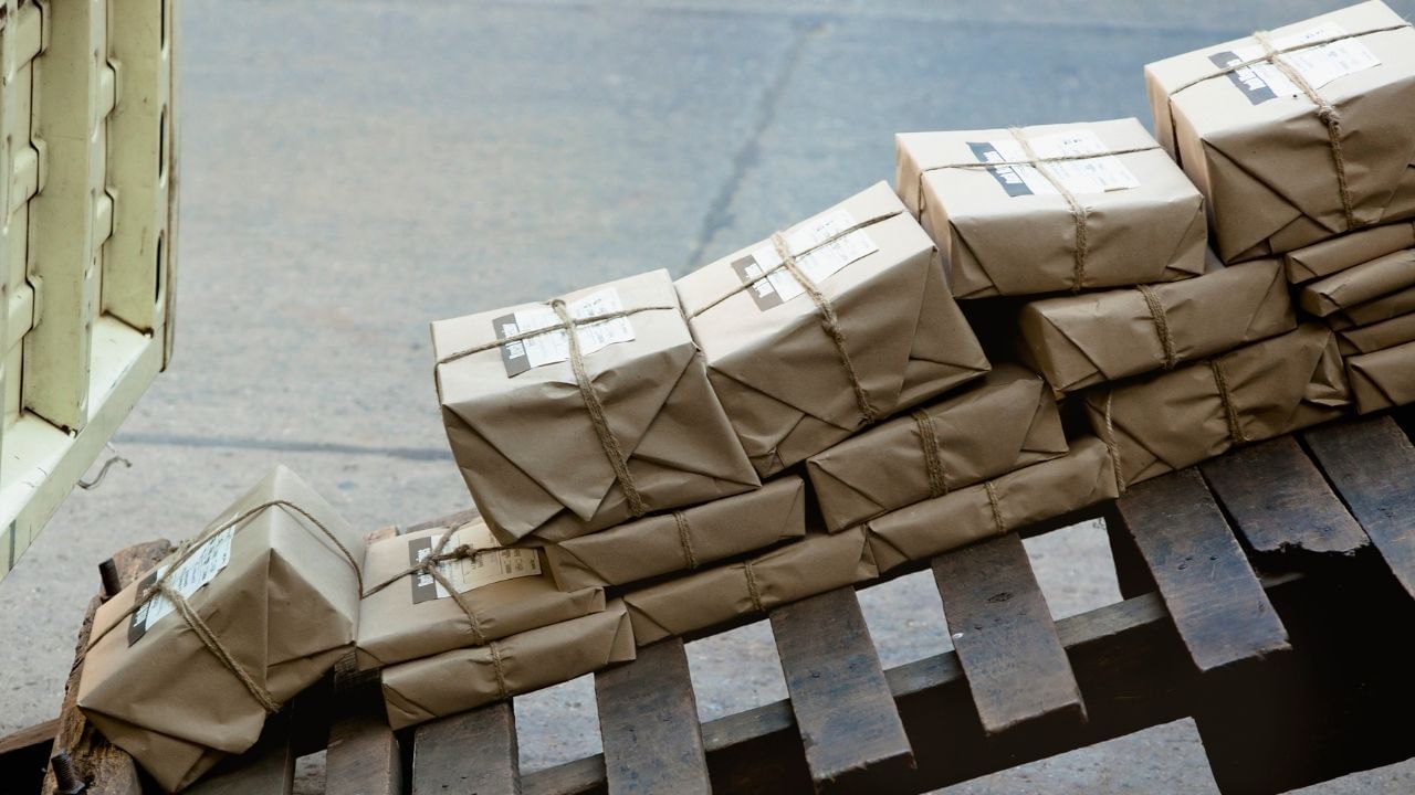 European postal services suspend shipment of packages to US over import tariffs European postal services suspend shipment of packages to US over import tariffs